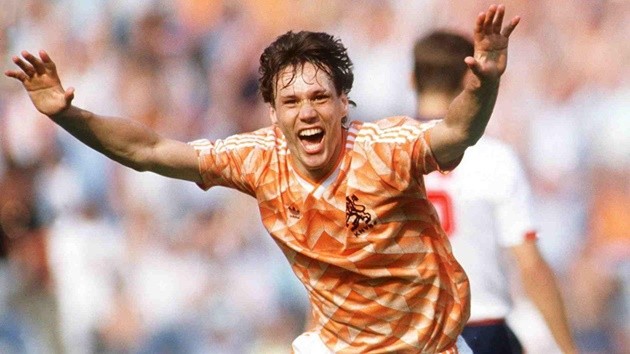 Brazilian legend Ronaldo would be ‘most expensive player of all time’ at £383m while Maradona is £305m if greatest players in history were sold - Bóng Đá
