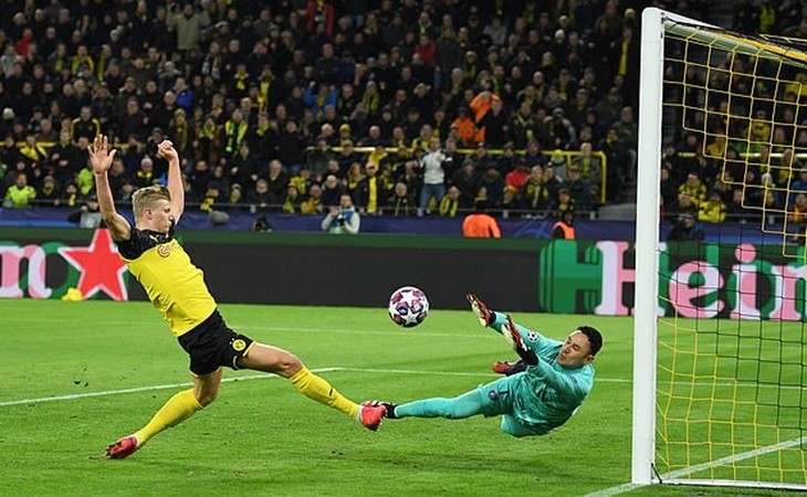 Davies chạy nước rút khiến Haaland tắt điện - Bóng Đá