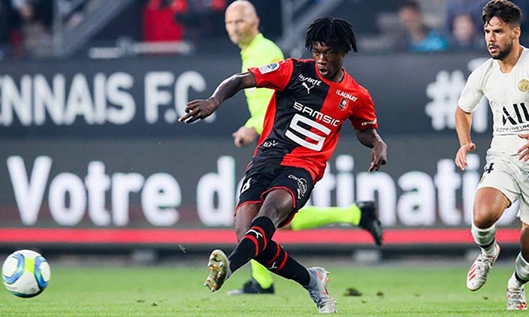 Real Madrid 'could have to wait extra year for Eduardo Camavinga' - Bóng Đá