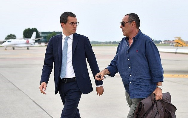 Thị sát Juve, Sarri khiến hai nhân vật quan trọng nhất Juve phải ra đón - Bóng Đá