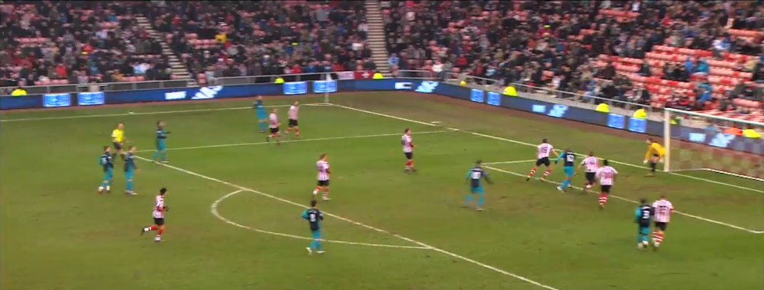 Pha lập công của Nketiah giống hệt bàn thắng cuối cùng của Henry cho Arsenal - Bóng Đá