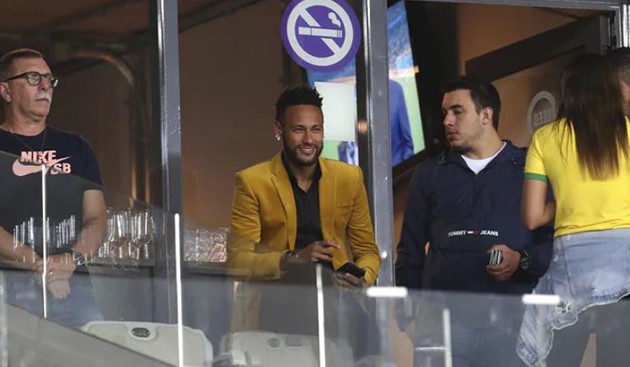 ẢNH: NEYMAR ĐI XEM BRAZIL - Bóng Đá