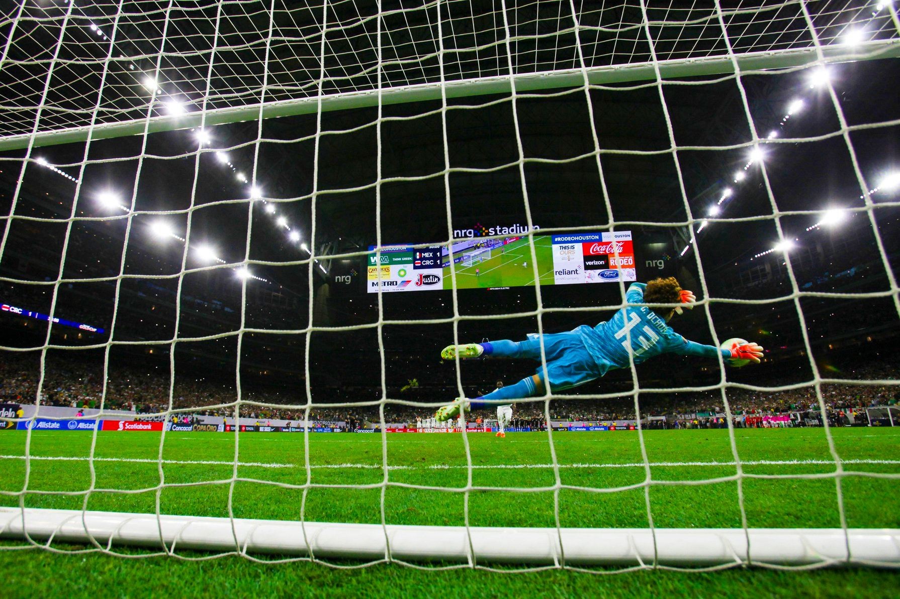  No clubs interested in paying Rafinha's '€17m release clause' - Bóng Đá