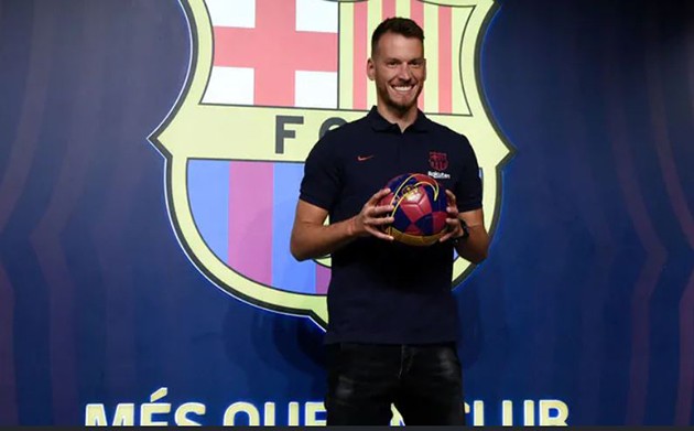ẢNH NETO RA  MẮT Ở CAMP NOU - Bóng Đá