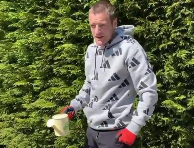 Bruno Fernandes shows incredible work ethic to win ball back - Bóng Đá