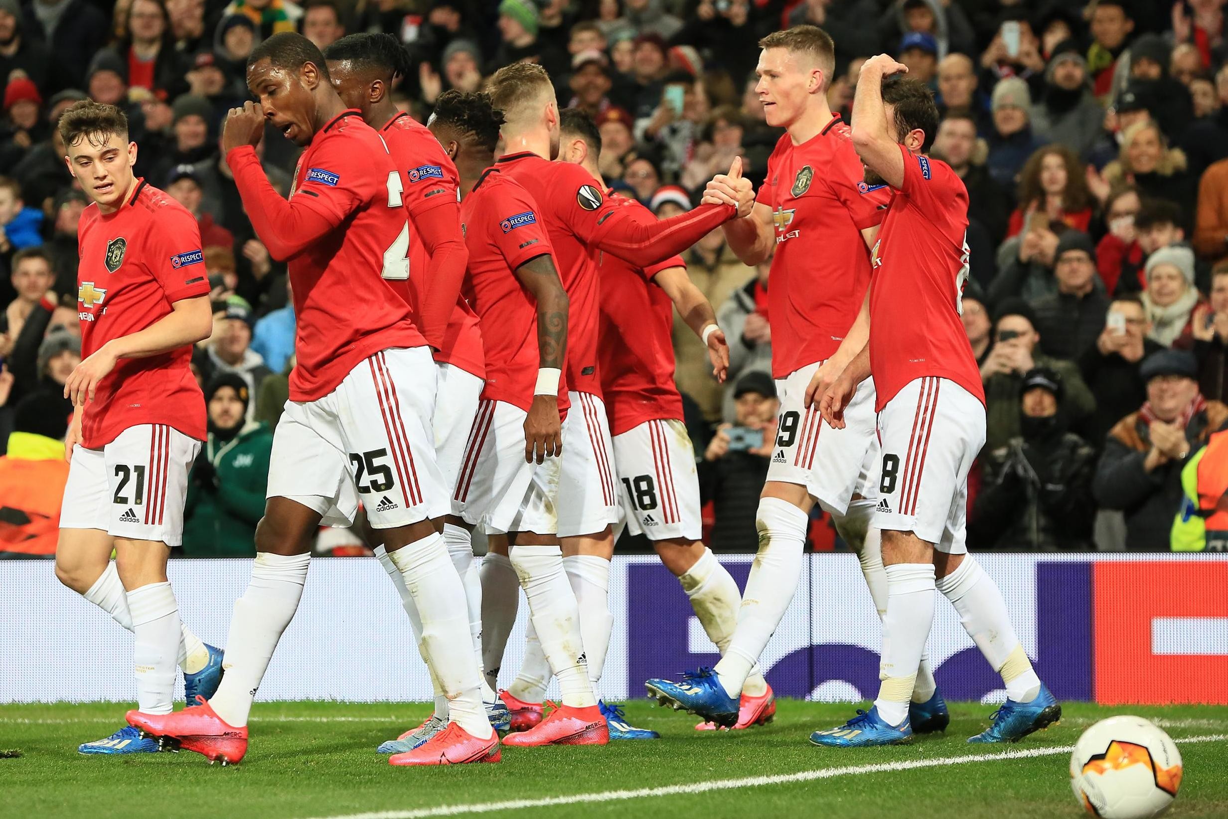 Ajax duo Onana and Tagliafico 'could follow' Ziyech's route to Chelsea - Bóng Đá