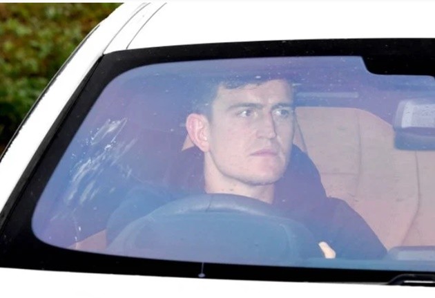Under-fire Man Utd stars arrive at Carrington ahead of huge Arsenal clash  - Bóng Đá