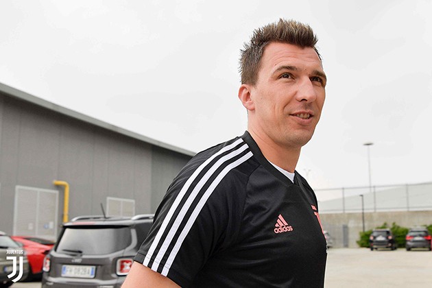 Ảnh Đồng đội Cristiano Ronaldo vui cười trong ngày tập trung - Bóng Đá