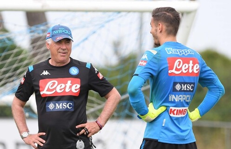 Ảnh: Napoli tập luyện trước trận đấu đầu tiên - Bóng Đá