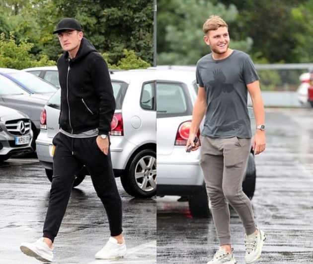 Manchester United's £80m signing Harry Maguire nips into Costa Coffee with his brother - Bóng Đá