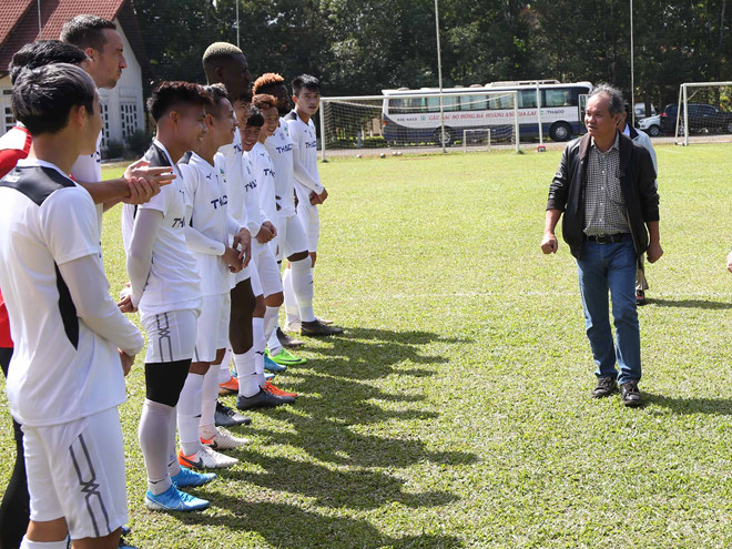 Bầu Đức dự khán, HAGL thắng đậm 