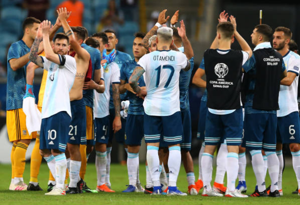 Buộc phải thắng, Messi đã 'cầu cứu' những người đặc biệt - Bóng Đá