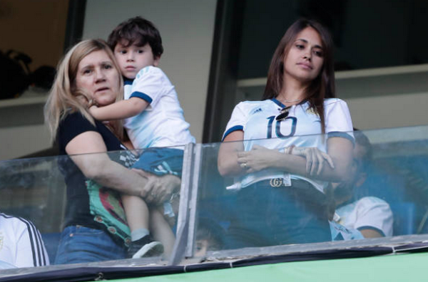 Buộc phải thắng, Messi đã 'cầu cứu' những người đặc biệt - Bóng Đá