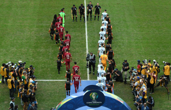 Buộc phải thắng, Messi đã 'cầu cứu' những người đặc biệt - Bóng Đá