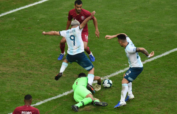 Buộc phải thắng, Messi đã 'cầu cứu' những người đặc biệt - Bóng Đá