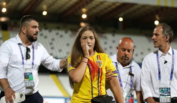 Đến sân cỗ vũ bạn trai, cô gái ra về trong máu và nước mắt - Bóng Đá