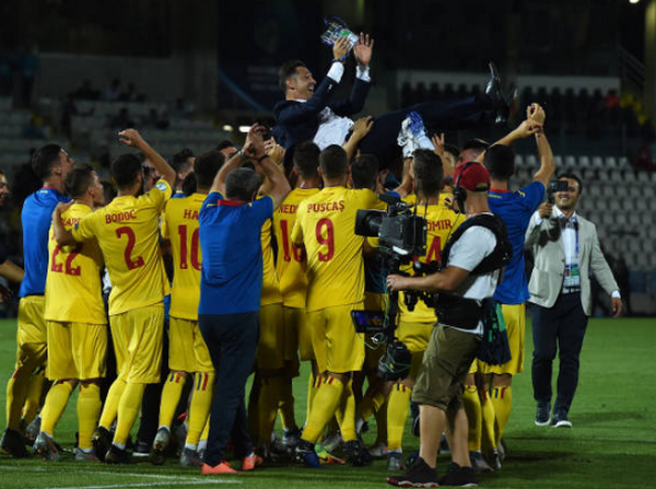 Đến sân cỗ vũ bạn trai, cô gái ra về trong máu và nước mắt - Bóng Đá