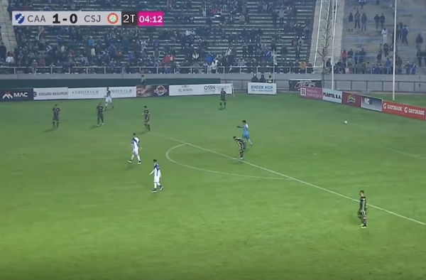 Phản đối quyết định trọng tài, CLB Argentina biểu tình bằng hành động 'khó đỡ' - Bóng Đá