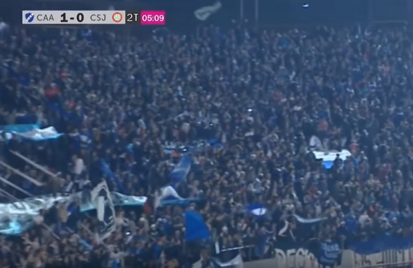 Phản đối quyết định trọng tài, CLB Argentina biểu tình bằng hành động 'khó đỡ' - Bóng Đá