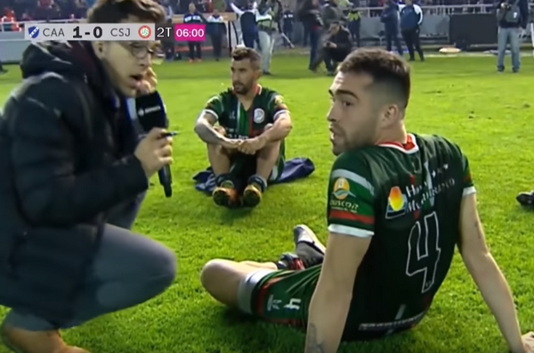 Phản đối quyết định trọng tài, CLB Argentina biểu tình bằng hành động 'khó đỡ' - Bóng Đá