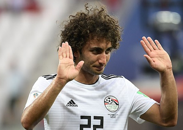 Gạ gẫm người đẹp gốc Ai Cập, đồng đội Salah nhận cái kết đắng ngắt - Bóng Đá