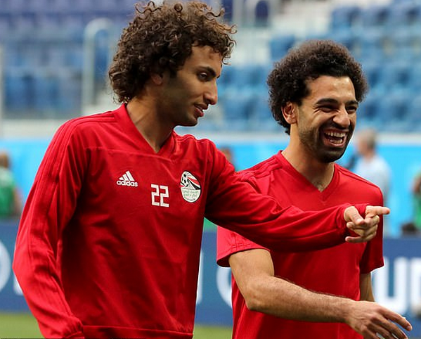 Gạ gẫm người đẹp gốc Ai Cập, đồng đội Salah nhận cái kết đắng ngắt - Bóng Đá