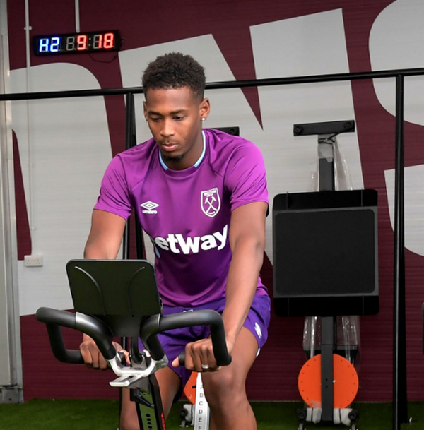 West Ham tập trung - Bóng Đá