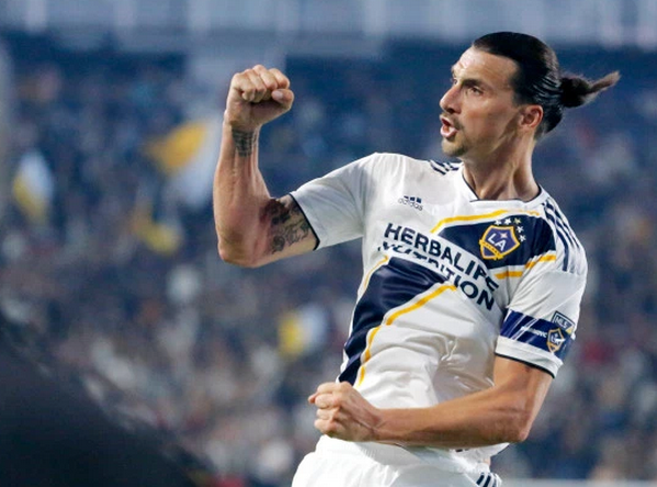 Sang Mỹ, Ibrahimovic vẫn bị 'truyền thống' của Man United đeo bám - Bóng Đá