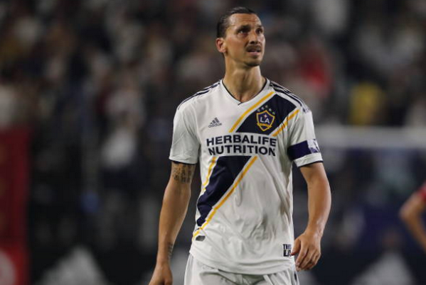 Sang Mỹ, Ibrahimovic vẫn bị 'truyền thống' của Man United đeo bám - Bóng Đá