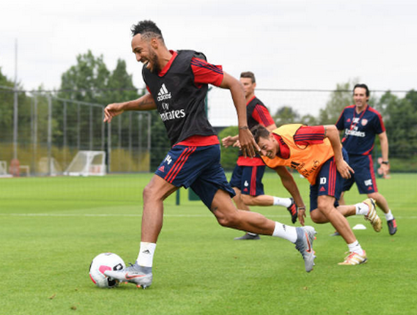 Arsenal tập luyện - Bóng Đá