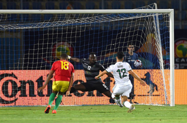 Hủy diệt Guinea, Mahrez và đồng đội phá vỡ lời nguyền 'đáng sợ' - Bóng Đá