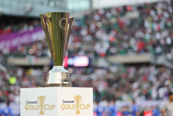 Nghiệt ngã! Christian Pulisic lạnh lùng bước ngang chiếc Cúp vàng trong ngày nhận danh hiệu - Bóng Đá