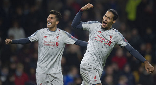 Một người vượt qua, và cũng chỉ một người lấy được bóng của Van Dijk (Firmino) - Bóng Đá