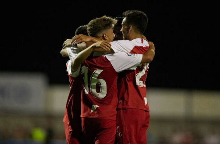 CHÍNH THỨC: Cựu sao Man City 'về tay' bố già - Bóng Đá