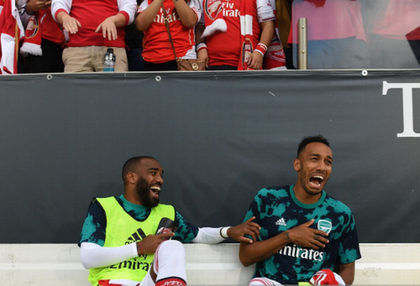 Ra sân hơn 10 phút, sao Arsenal vẫn bị đối thủ 'sàm sỡ'  - Bóng Đá