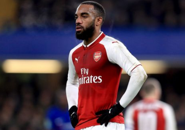 Ra sân hơn 10 phút, sao Arsenal vẫn bị đối thủ 'sàm sỡ'  - Bóng Đá