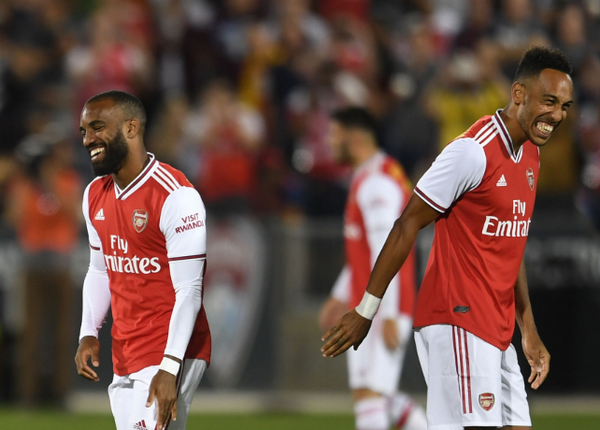 Ra sân hơn 10 phút, sao Arsenal vẫn bị đối thủ 'sàm sỡ'  - Bóng Đá