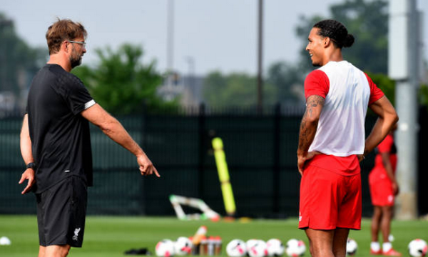 Chăm sóc nhiệt tình, Klopp khiến trò cưng 'phát sợ' - Bóng Đá