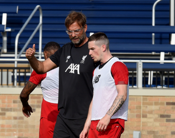 Chăm sóc nhiệt tình, Klopp khiến trò cưng 'phát sợ' - Bóng Đá