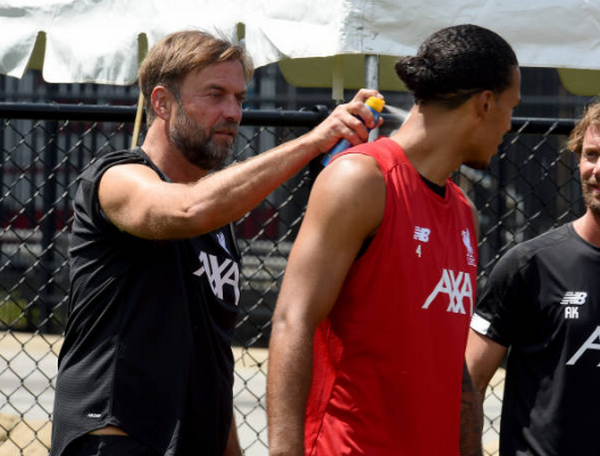 Chăm sóc nhiệt tình, Klopp khiến trò cưng 'phát sợ' - Bóng Đá