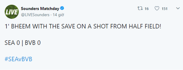 Khoảnh khắc cảm động, cậu bé 8 tuổi bước ra sân đối đầu Dortmund - Bóng Đá