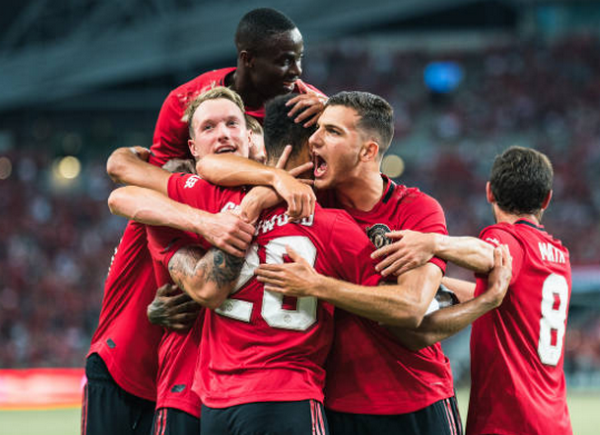 Ngồi xem đồng đội thi đấu và đây là thái độ của Lukaku - Bóng Đá