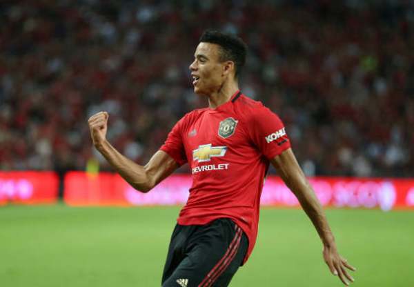 Ngồi xem đồng đội thi đấu và đây là thái độ của Lukaku - Bóng Đá