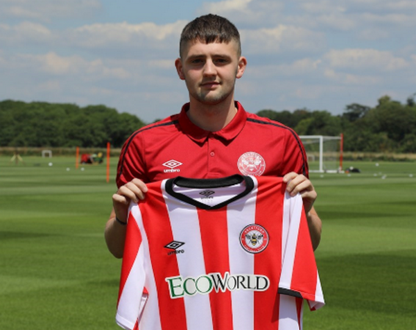 CHOÁNG! Vừa lên hạng, 'hàng xóm' Manchester đã bị trừ 12 điểm - Bóng Đá