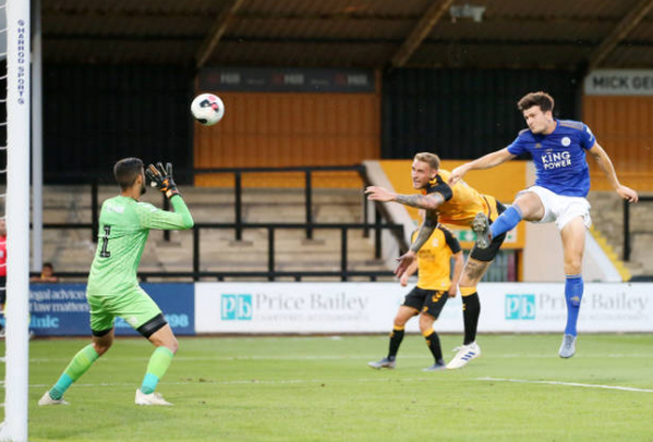 Không chỉ tiếp tục ra sân, Maguire còn có hành động 'kinh ngạc' - Bóng Đá