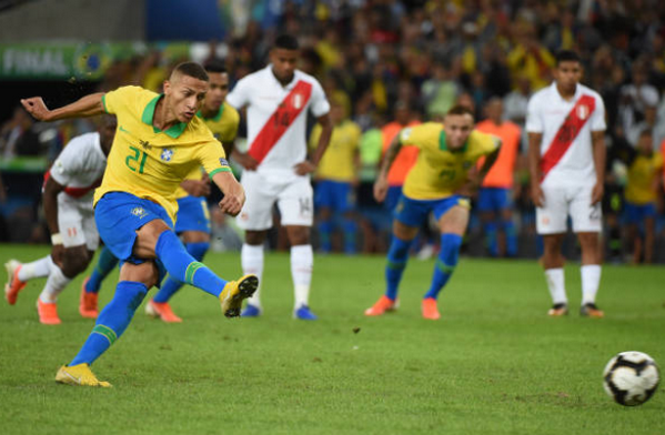 Trở về thành phố Liverpool, sao Brazil ra mắt mái tóc  - Bóng Đá