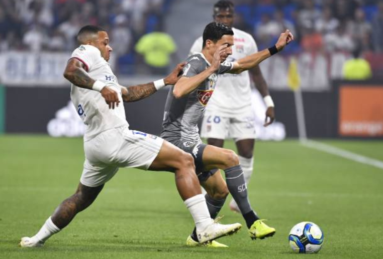 Phũ như Lyon, đền đáp 'ân nhân' bằng một 'set tennis' - Bóng Đá