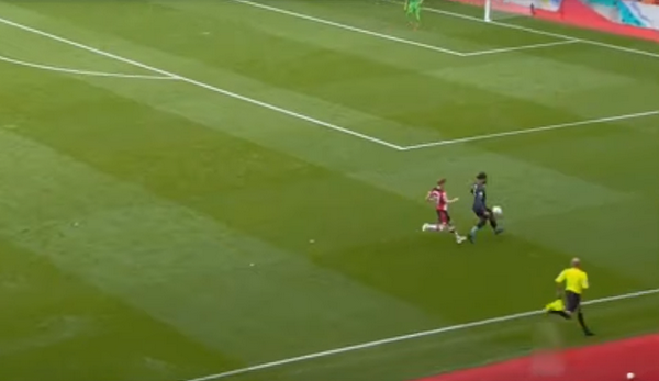 Ảnh Adrian 'Tấu hài' cực mạnh - Bóng Đá