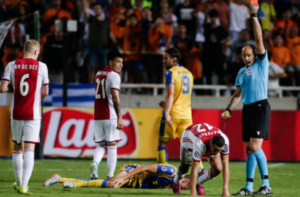 Nhận thẻ đỏ, Ajax gặp bất lợi lớn tại play-off Champions League - Bóng Đá