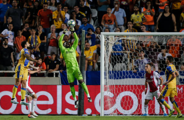 Nhận thẻ đỏ, Ajax gặp bất lợi lớn tại play-off Champions League - Bóng Đá